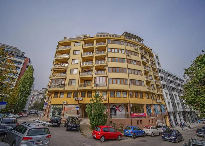 19 Cozy Central Apartment With Balcony